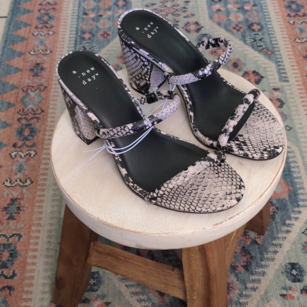 NWT snake skin slide heels Sz 5.5